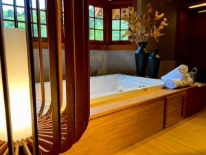 a bath tub sitting on top of a wooden table at WoodStone Hotel Fazenda in Gramado