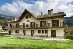 a large house with a balcony on top of it at Albergue Villanúa in Villanúa