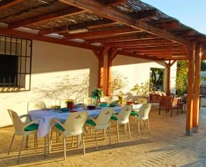 Reštaurácia alebo iné gastronomické zariadenie v ubytovaní Casa Mariseta y Tonet, naturaleza a 2 km del mar