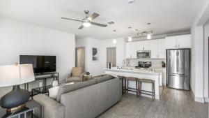 a living room with a couch and a kitchen at Landing Modern Apartment with Amazing Amenities (ID8459X09) in San Antonio