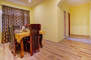 a dining room with a table and chairs at OYO Lit Homestay in Srinagar