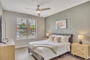 a bedroom with a bed and a tv and a window at Landing Modern Apartment with Amazing Amenities (ID5692X84) in Tampa