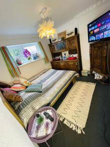 Telewizja i/lub zestaw kina domowego w obiekcie K&B Residence