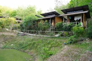 Zahrada ubytování Mook Bamboo Bungalows