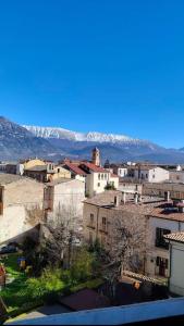 a view of a city with mountains in the background at B&B Amores in Sulmona