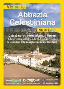 une couverture magazine d'un bâtiment dans une ville dans l'établissement B&B Amores, à Sulmona