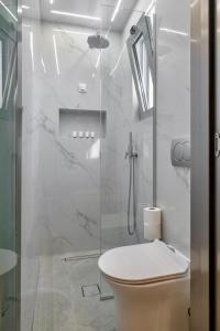Ванная комната в Hotel Adonis Athens