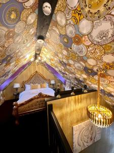 a bedroom with a bed and a wall covered in plates at Kip 23 JJs Emsworth in Emsworth