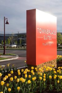 a sign for the townridge suites marriott at TownePlace Suites by Marriott Pittsburgh Cranberry Township in Cranberry Township