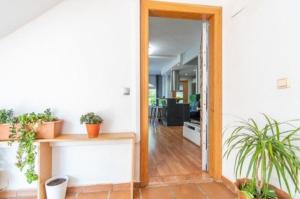 Zdjęcie z galerii obiektu Bright Apartment Torrevieja + Pool w mieście Torrevieja