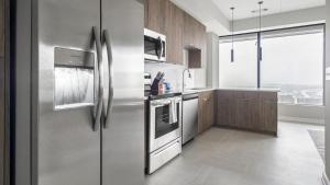 Dapur atau dapur kecil di Landing - Modern Apartment with Amazing Amenities (ID1402X977)