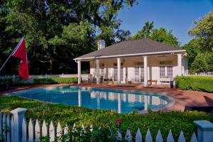 a house with a swimming pool in the yard at Ravenna Bed and Breakfast in Natchez