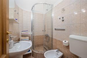 Kúpeľňa v ubytovaní Apartments Lapida + 37 fotografií