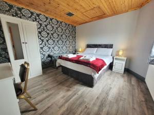 Кровать или кровати в номере Camán Inn