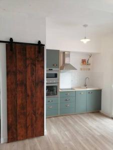 Kuchnia lub aneks kuchenny w obiekcie Apartamento completamente equipado centro Ferrol