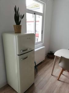 Kuchnia lub aneks kuchenny w obiekcie Apartamento completamente equipado centro Ferrol