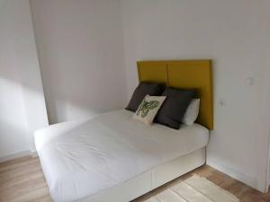 Łóżko lub łóżka w pokoju w obiekcie Apartamento completamente equipado centro Ferrol