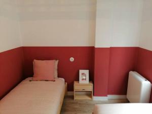 Łóżko lub łóżka w pokoju w obiekcie Apartamento completamente equipado centro Ferrol