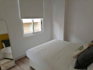 Łóżko lub łóżka w pokoju w obiekcie Apartamento completamente equipado centro Ferrol