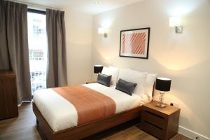 a hotel room with a bed and a window at Twyne House Apartments in London