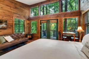 Foto dalla galleria di Rivers Edge Treehouses a Robbinsville