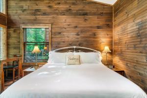 Foto dalla galleria di Rivers Edge Treehouses a Robbinsville Altre 80 foto