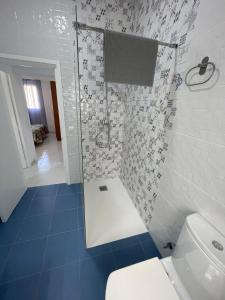 A bathroom at HUELVA CENTRO, Luminoso y Funcional - 4 DORMITORIOS