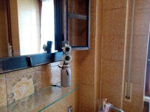 a bathroom with a camera on the wall with a mirror at 2 bedrooms appartement at Lucoli in Casavecchia