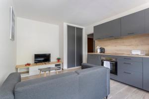 Een keuken of kitchenette bij Apartment T2 quiet - 10min from Lyon - Parking