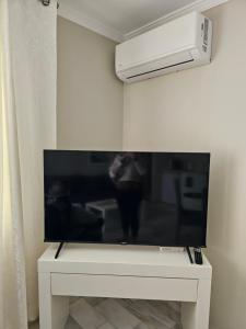 TV a/nebo společenská místnost v ubytování APARTAMENTO VERA COAST 123