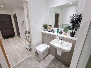 Koupelna v ubytování Liverpool Baltic Flat