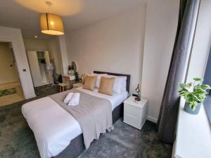 Postel nebo postele na pokoji v ubytování Liverpool Baltic Flat