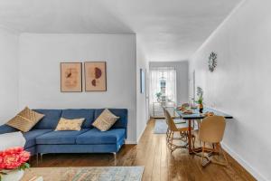 a living room with a blue couch and a table at Stylish 2Bd in Brooklyn Heights in Brooklyn
