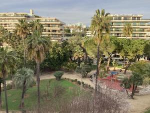 Vonkajšia záhrada v ubytovaní Appartement 2 pièces meublés à Juan Les Pins