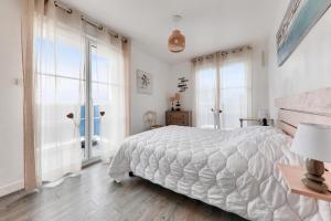 Zdjęcie z galerii obiektu Appartement avec balcon - centre de Sarzeau w mieście Sarzeau