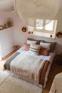 Ένα ή περισσότερα κρεβάτια σε δωμάτιο στο Maison Bellamant