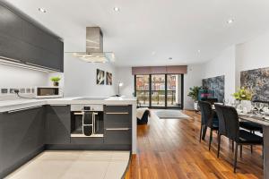 Kitchen o kitchenette sa Designer Apartment in Central Lincoln - Flat 8