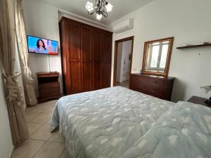Una televisión o centro de entretenimiento en Appartamento Deluxe I Cigni - Forio Ischia