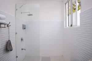 Bilik mandi di Mi Casa-stroll to the beach, ideal for 3-7 guest +16 gambar