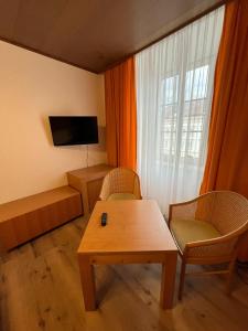 TV a/nebo společenská místnost v ubytování City Hotel Post 20 + 37 fotografií
