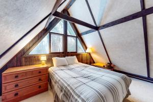 Giường trong phòng chung tại Mt Ellen Ski Chalet