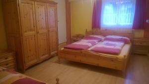 Postel nebo postele na pokoji v ubytování Hotel Klein Matterhorn