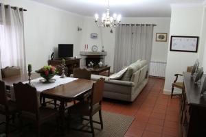 een woonkamer met een tafel en een bank bij 2 bedrooms house with private pool terrace and wifi at Paredes de Coura in Paredes de Coura