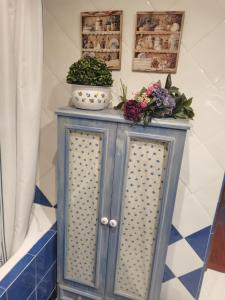 a blue cabinet with flowers on top of it at La Esquina de Castroviejo in Logroño