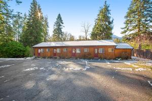 a house in the middle of a parking lot at Mount Walker Suite, Room 12 at Mount Walker Inn in Quilcene
