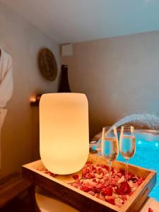 Bazén v ubytování LoveRoom, La suite de l’extase nebo v jeho okolí