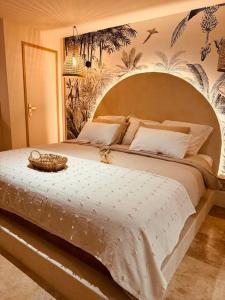Katil atau katil-katil dalam bilik di LoveRoom, La suite de l’extase