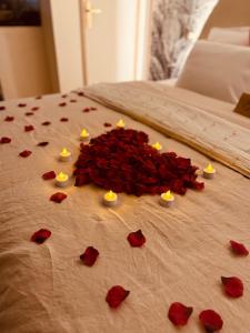 Katil atau katil-katil dalam bilik di LoveRoom, La suite de l’extase