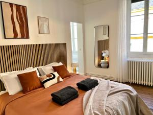 Ένα ή περισσότερα κρεβάτια σε δωμάτιο στο Villa Rosa65 - Piscine extérieure - Salle de sport - Sauna privé +65 φωτογραφίες