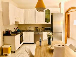 A kitchen or kitchenette at Appartamento “Casa Losa” Citra 008063-LT-0086